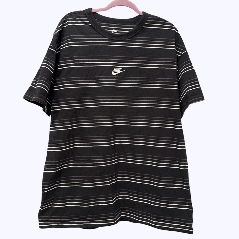 Nike Men's Black and White Striped Tee